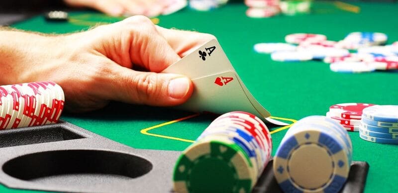 Chơi Poker online là gì?